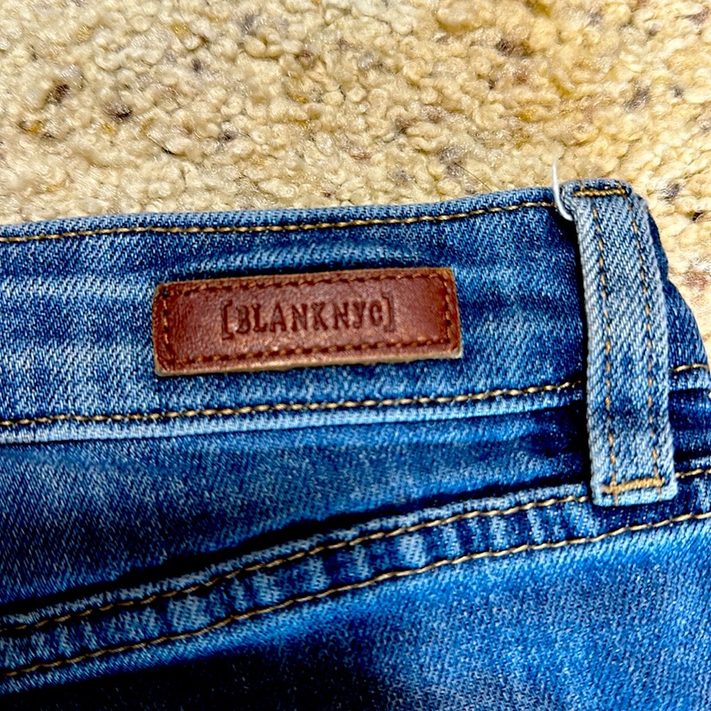BLANKNYC distressed Jean shorts size 31 - Picture 3 of 6